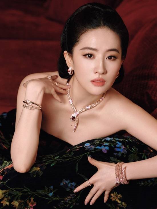 安妮海瑟薇刘亦菲同框