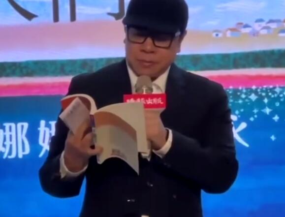 蔡康永出席活动泪奔