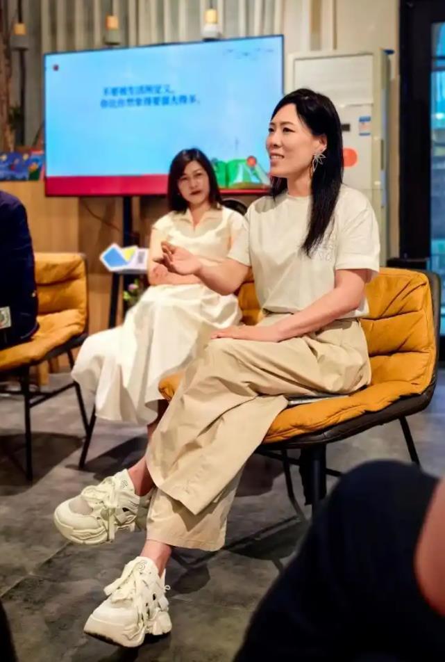 10年前辞职看世界的女教师现状曝光