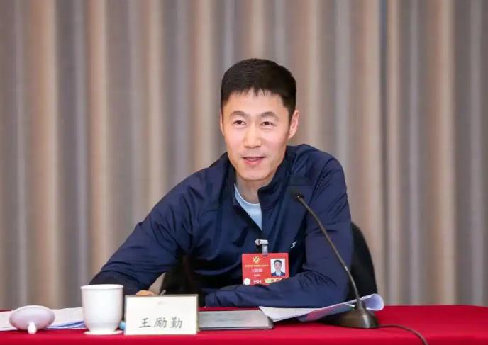 刘国梁主动辞任乒协主席