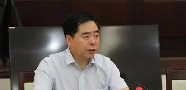 追求低级趣味 92年出生的李雪被双开