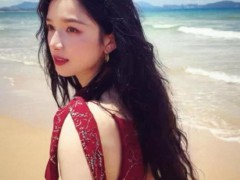 张婧仪黑发红唇港风美人 张婧仪美成啥样了！
