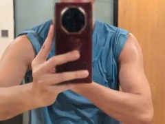 沙溢晒健身照大秀肌肉 具体什么情况？
