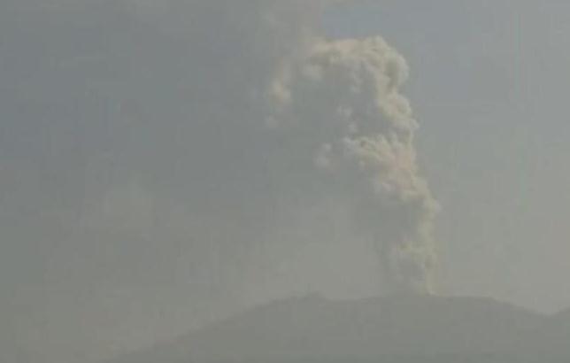 日本一火山喷发 火山灰柱高达5000米