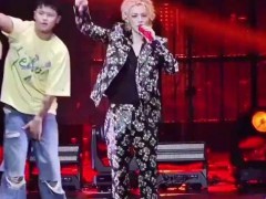 鹿晗安慰粉丝别哭 这是什么情况？