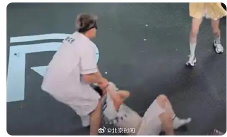 周深回应《奔跑吧》遭拖拽