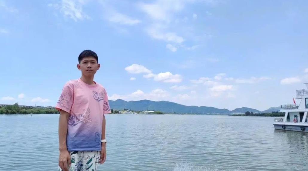 18岁高中生坐飞机到西双版纳后失联