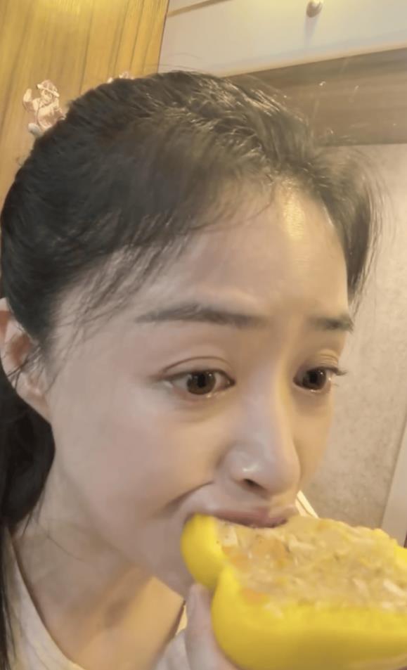 蒋欣吃关晓彤同款彩椒