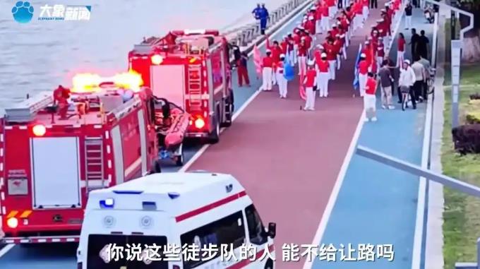暴走团群主回应挡道120:就一分钟