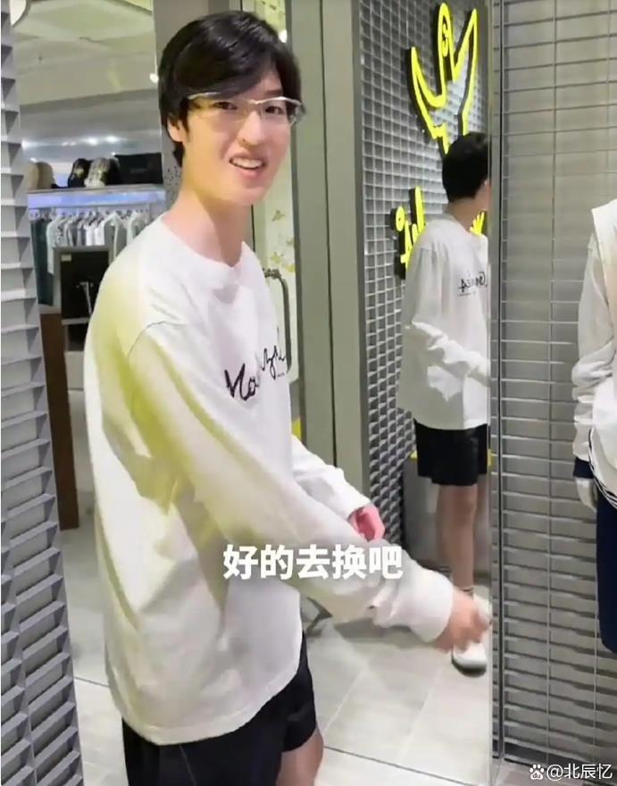马景涛前妻带俩儿子去韩国