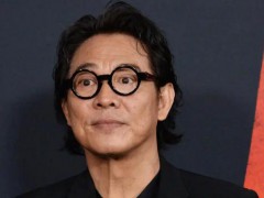 62岁李连杰晒躺病床照片 面容憔悴 这是什么情况？
