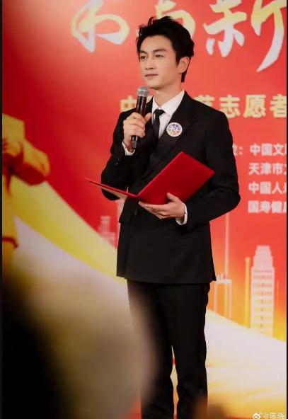 毛晓彤方否认与陈晓恋情:未婚且单身