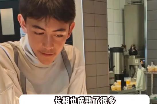 刘烨儿子诺一被偶遇 身高至少1米8