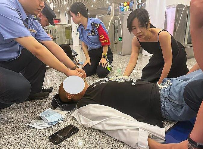 咬掉穿戴甲救人护士:很痛但应该的