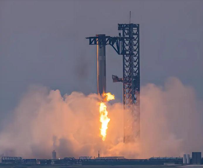 罕见第一视角!马斯克星舰完成试飞