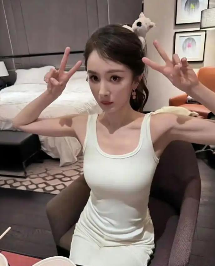 杨幂太拼了！苦练三个月秀出麒麟臂