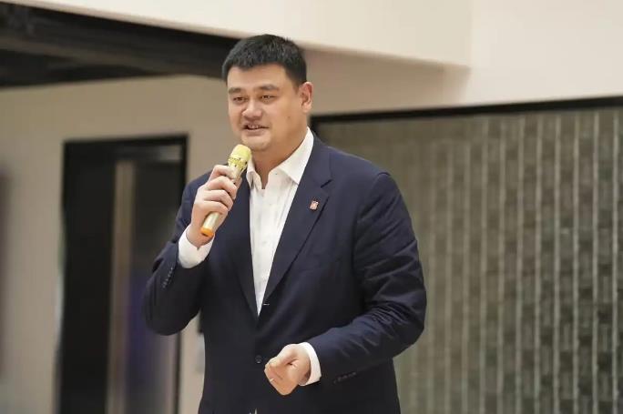 姚明谈近期状态:吃饭睡觉打魔兽