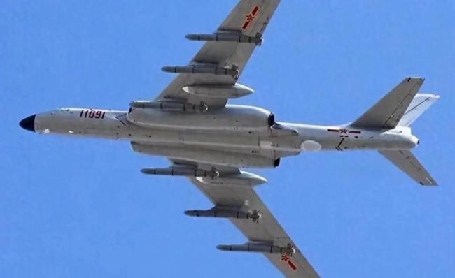 大批轰-6K贴近台岛 专家解读