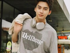 刘芮麟和老婆被曝路边接吻 这是什么情况？