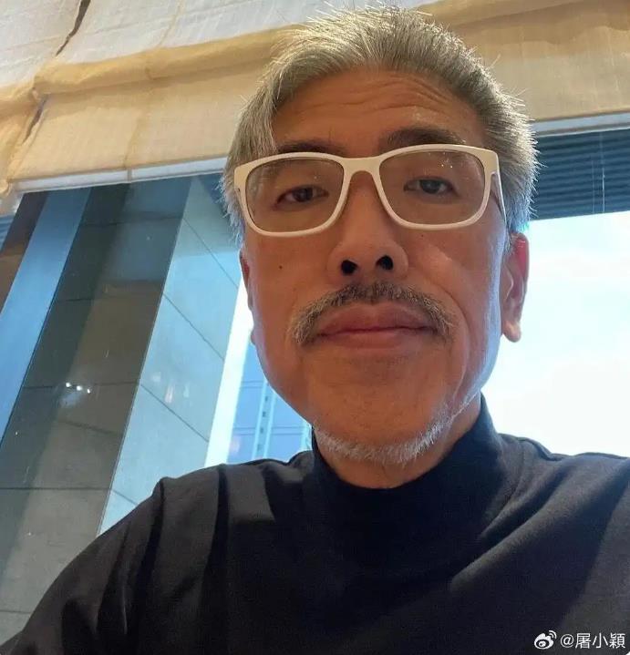 屠颖儿子:爸爸跑步机摔倒 意外离开