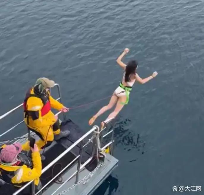 女演员任敏回应在南极生理期跳冰海