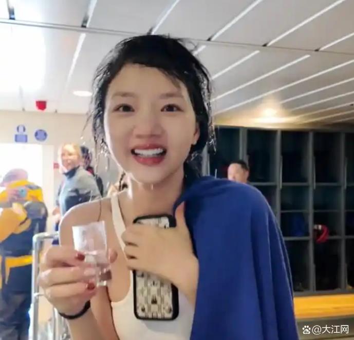 女演员任敏回应在南极生理期跳冰海