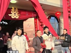 爸爸再婚被16岁双胞胎儿子送上婚车 这是什么情况？