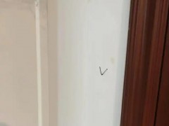 独居家门口出现不明符号 公安提醒 具体什么情况？