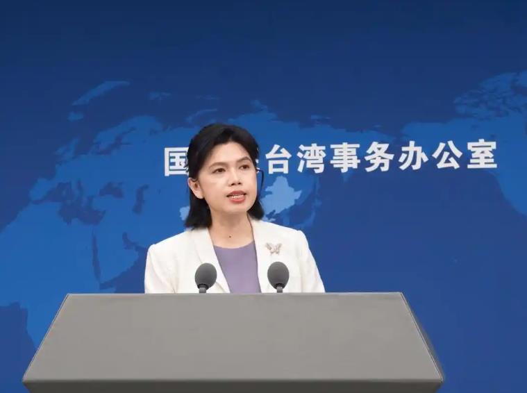 台初中生校内贴五星红旗 国台办回应