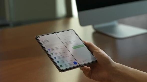 中国成年人平均每天用手机超109分钟