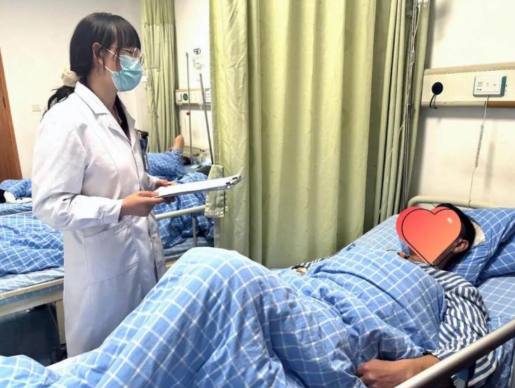 17岁男孩一碗螺蛳粉下肚胃破了个洞