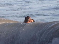 金·卡戴珊和汉密尔顿海边热吻被拍 这是什么情况？