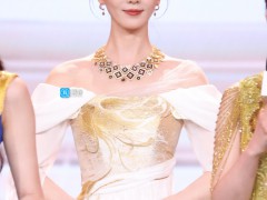 刘诗诗北影节闭幕式出场如仙女下凡  这是什么情况？