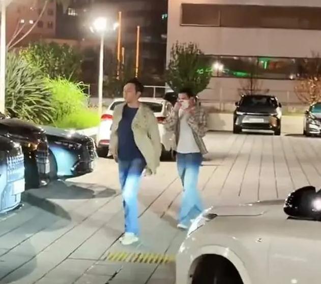 袁咏仪张智霖儿子寸头近照