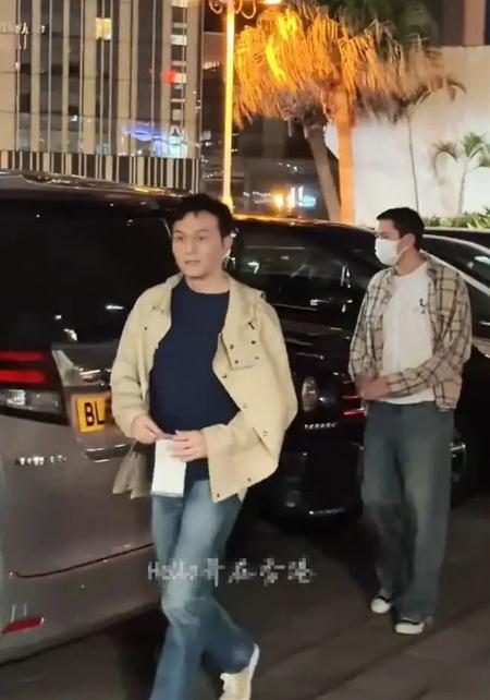 袁咏仪张智霖儿子寸头近照