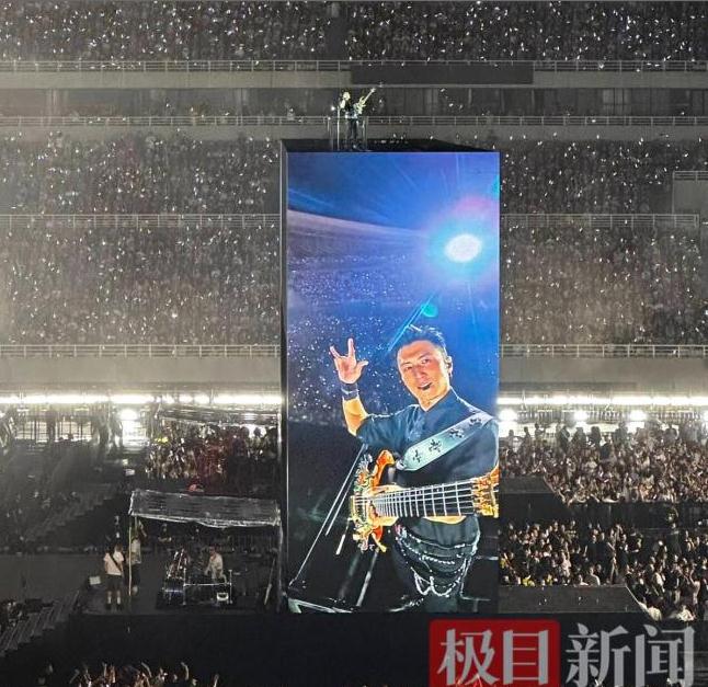 谢霆锋演唱会上对天空说谢谢你