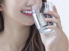 这几种“喝水法”正在悄悄伤身体 快看看你中招了吗？