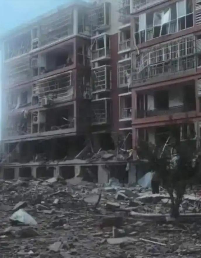 临沂王桥社区爆炸现场多楼受损严重