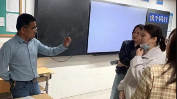 人民日报评&ldquo;大学生家长群&rdquo;