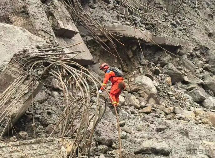 吉隆口岸大楼只剩钢筋骨架
