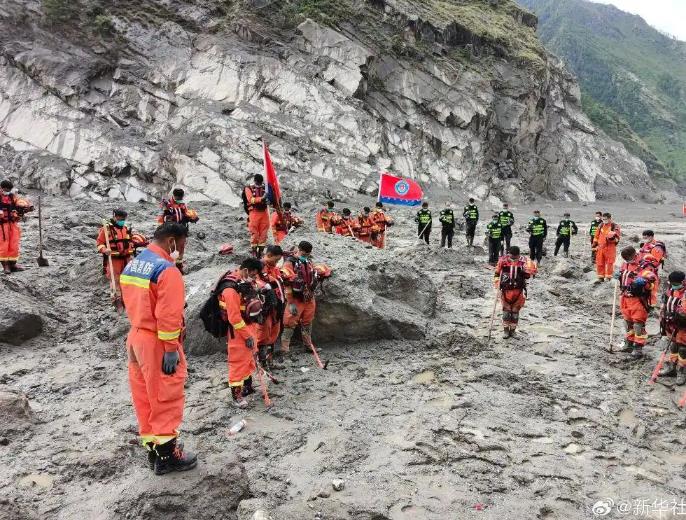 西藏吉隆举行泥石流灾害哀悼活动