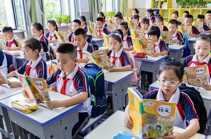 全国小学初中已全部替换新教材