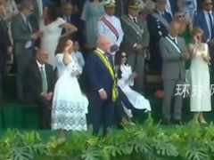 中国人形机器人穿军装亮相巴西阅兵，向总统卢拉敬标准军礼