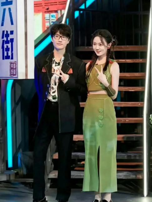 许嵩冯禧年龄相差14岁