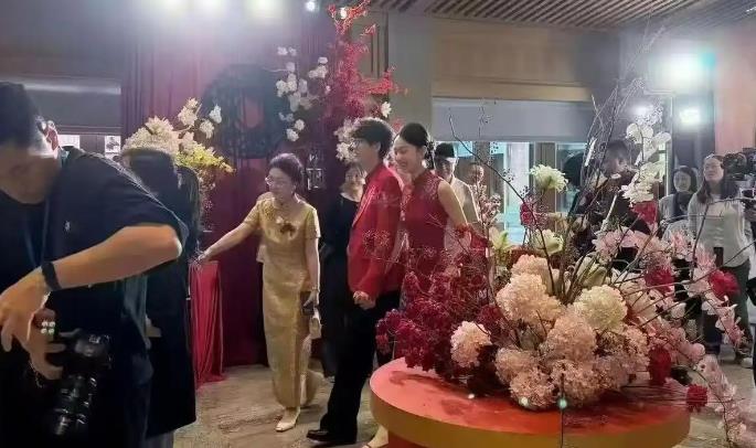 许嵩冯禧伴手礼细节曝光