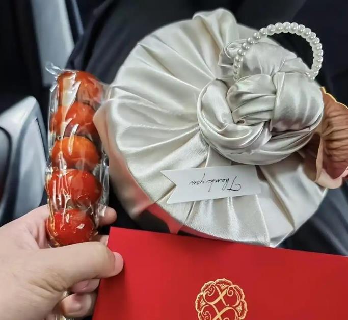 许嵩冯禧伴手礼细节曝光