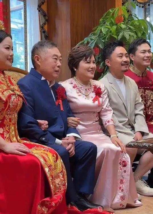 老乡鸡董事长嫁女