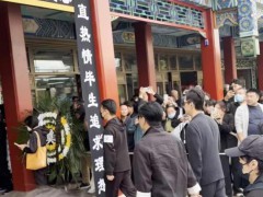 胡歌现身游本昌告别仪式不时擦泪，晚辈送最后一程！