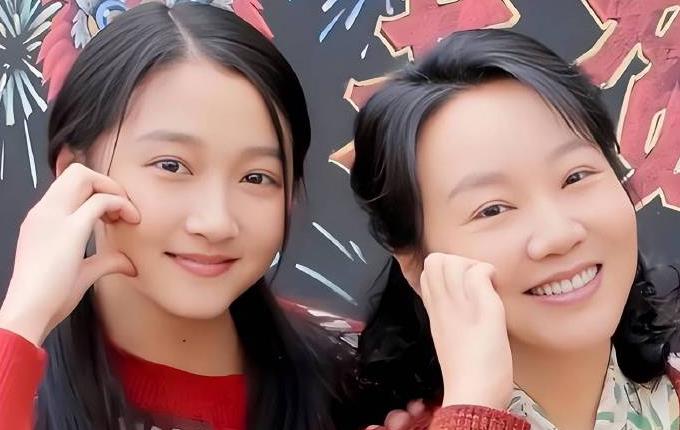 关晓彤闫妮转圈让C位