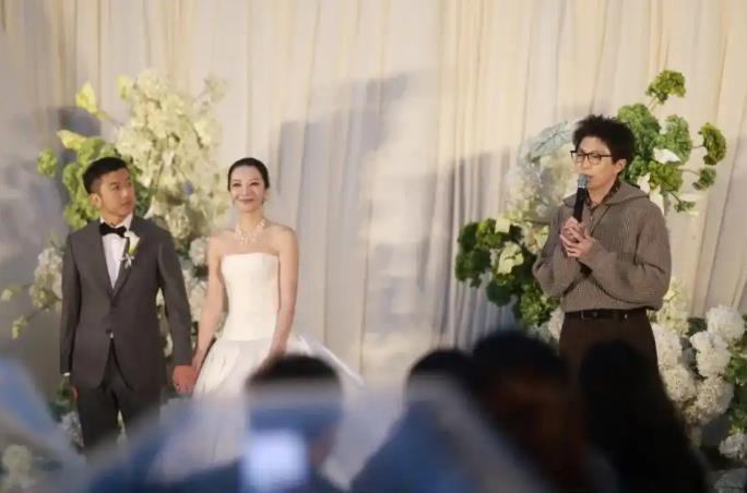 毛不易在朋友婚礼说虽然不是我的妻子